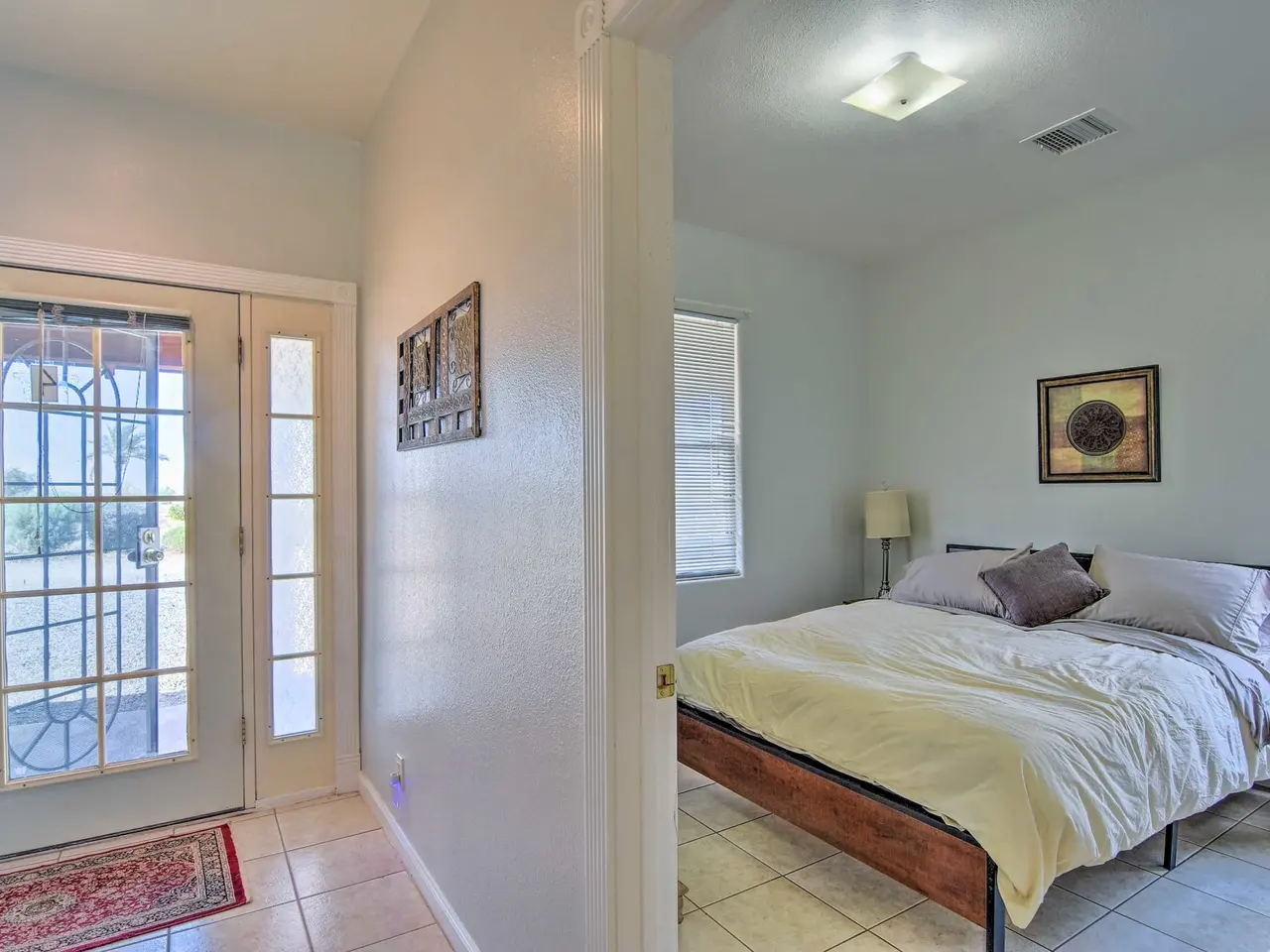 Casa 4 bedroom with a queen bed and patio doors