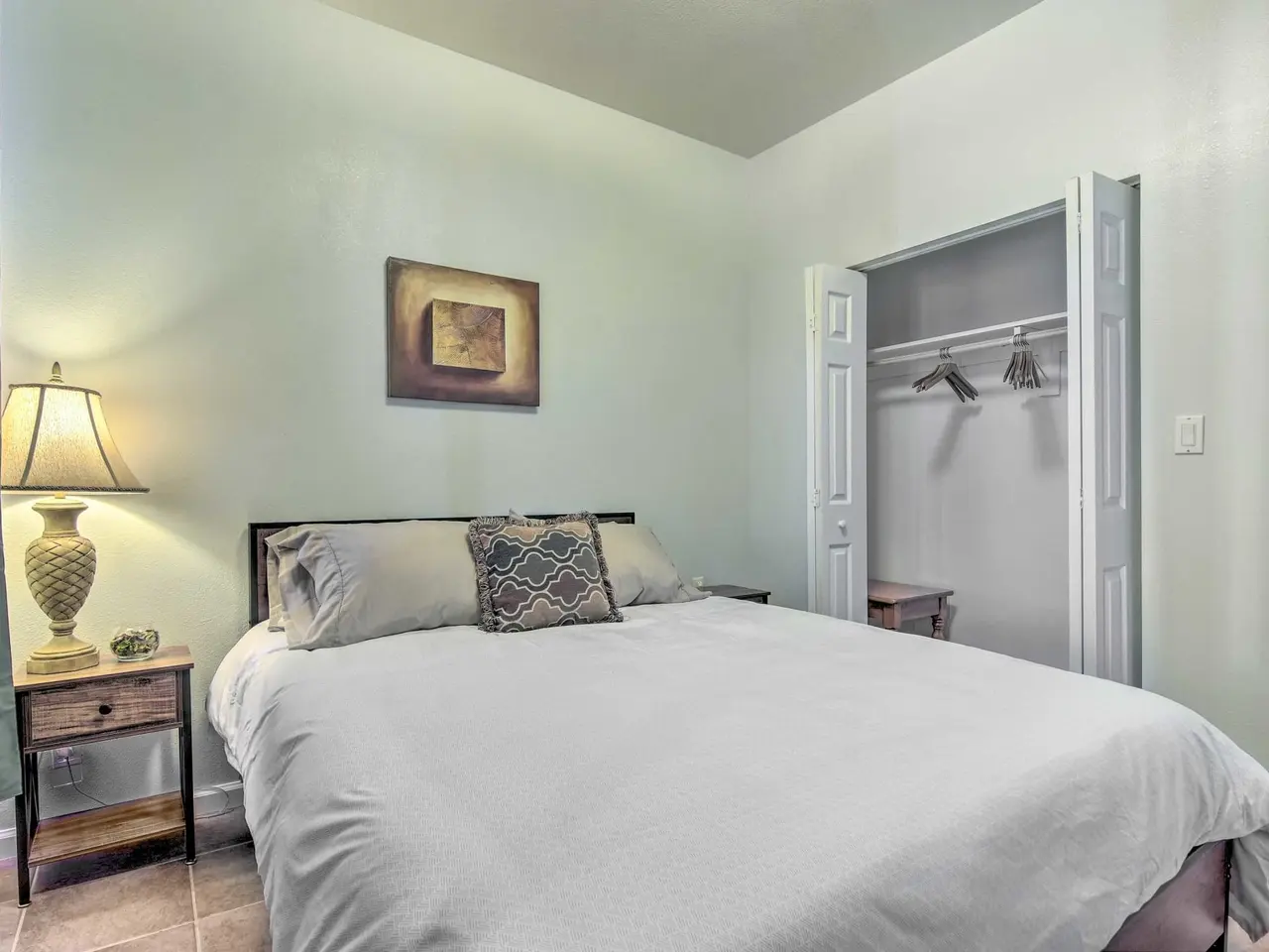 Casa 7 bedroom with a queen bed and reading lamps