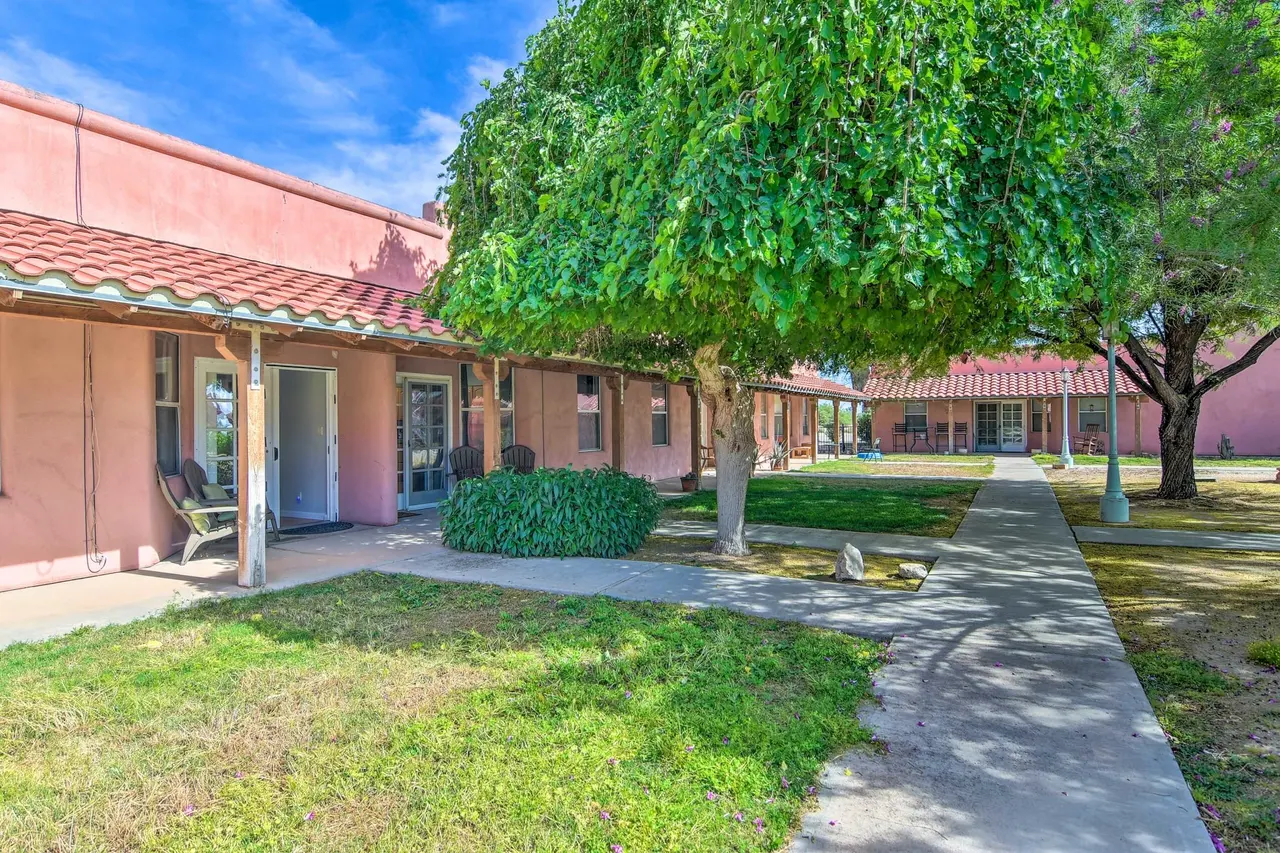 Shade tree and lawn in the courtyard between the casas